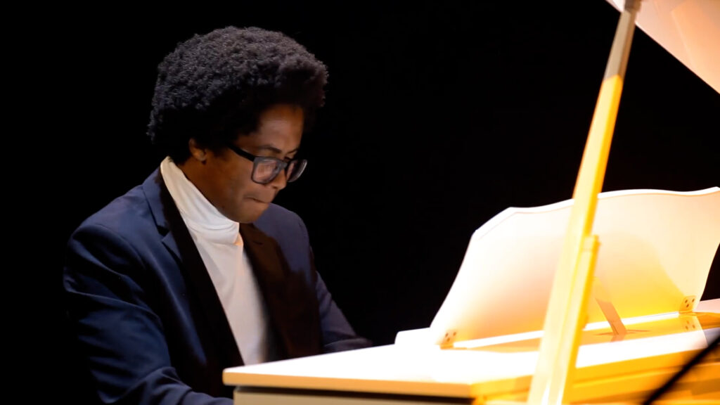 Roland My Future Piano Competition.mp4.00_00_17_08.Still002