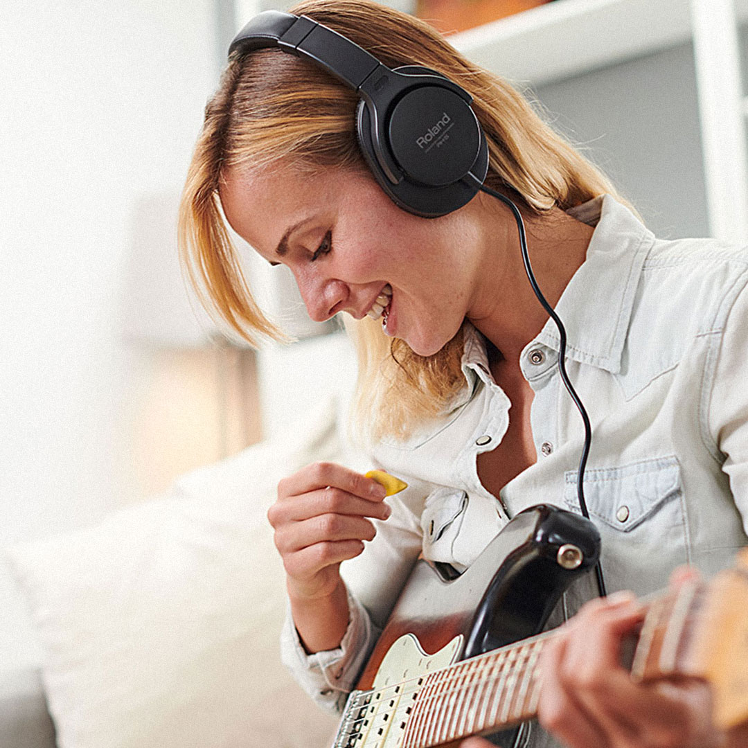Read more about the article Roland RH-5: Versatile Headphones for Musicians